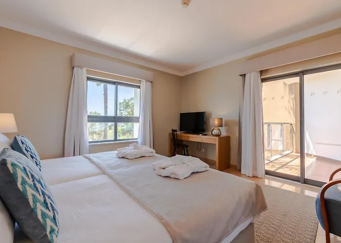 Ξενοδοχείο με διαμερίσματα Pestana Park 4*