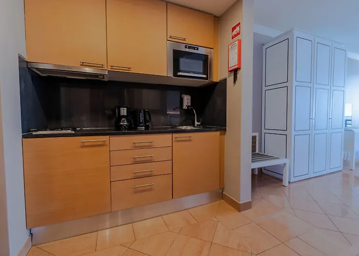 Ξενοδοχείο με διαμερίσματα Pestana Park 4*